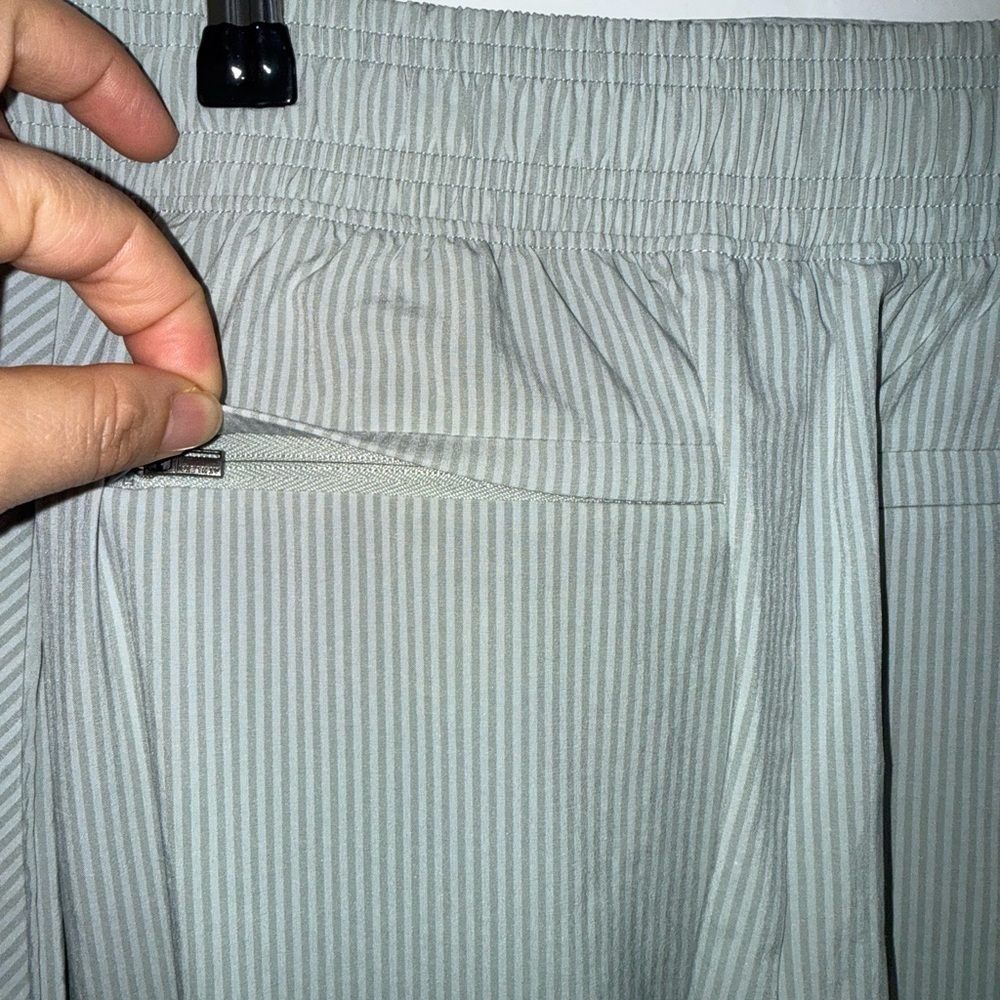 Athleta Brooklyn Textured Jogger,City
Stripe Coast Grey SIZE 6 - Picture 10 of 12